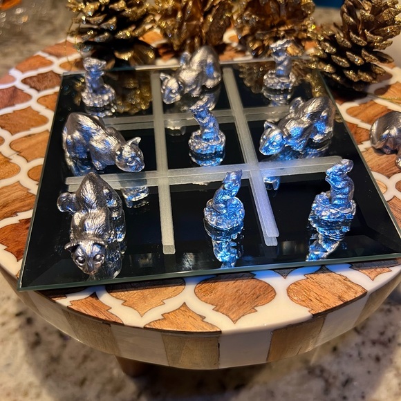 Gorgeous Crouching cats and praying mice tic tac toe on glass game Like New!